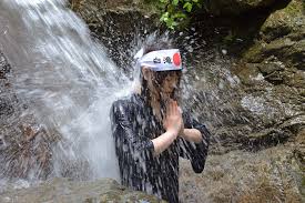 тагики микао усуи под водопадом практика